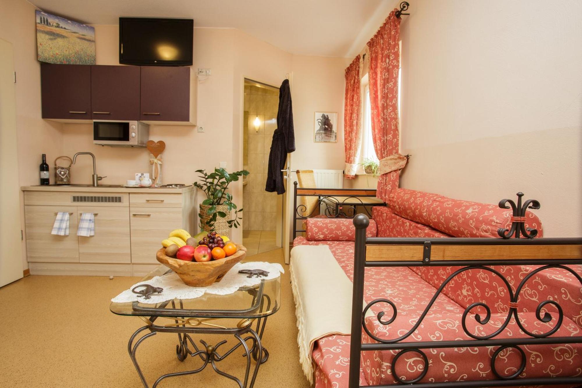 Mediterran Hotel Juwel Karlstein am Main Екстериор снимка