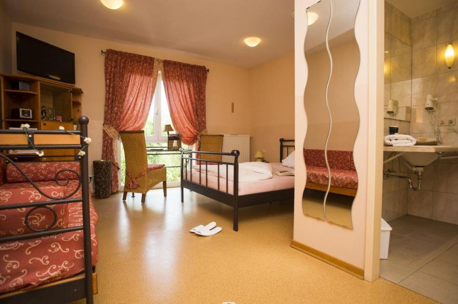 Mediterran Hotel Juwel Karlstein am Main Екстериор снимка