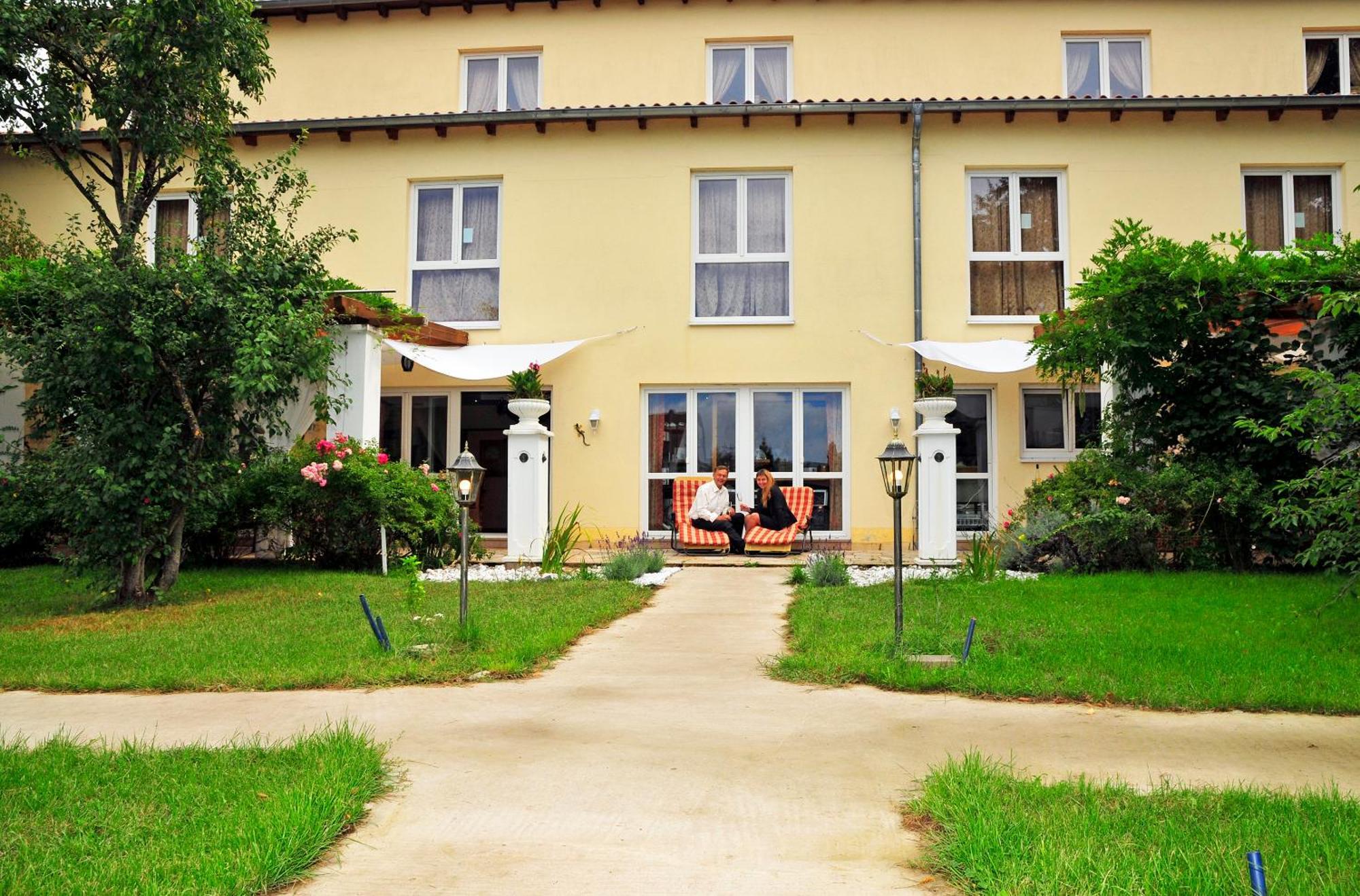Mediterran Hotel Juwel Karlstein am Main Екстериор снимка
